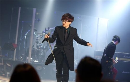 韩国歌手徐太志组成的团体“徐太志和孩子们”今年出道满25周年。