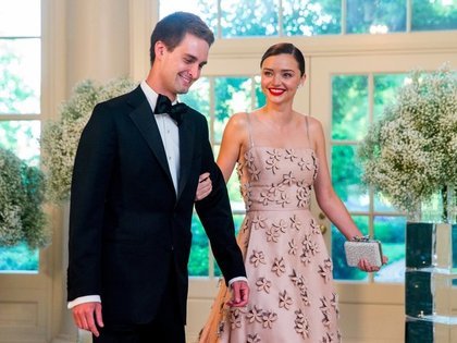 伊凡史匹格与米兰达克尔在2016年7月宣布订婚。