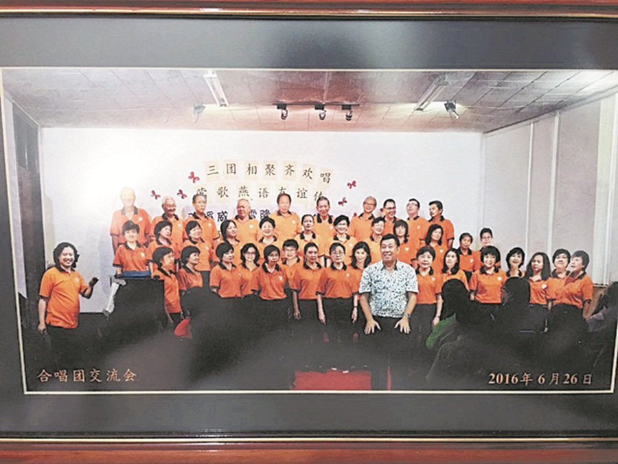 沈华兴现任精武合唱团指挥，该团是吉隆坡出色的合唱团之一。