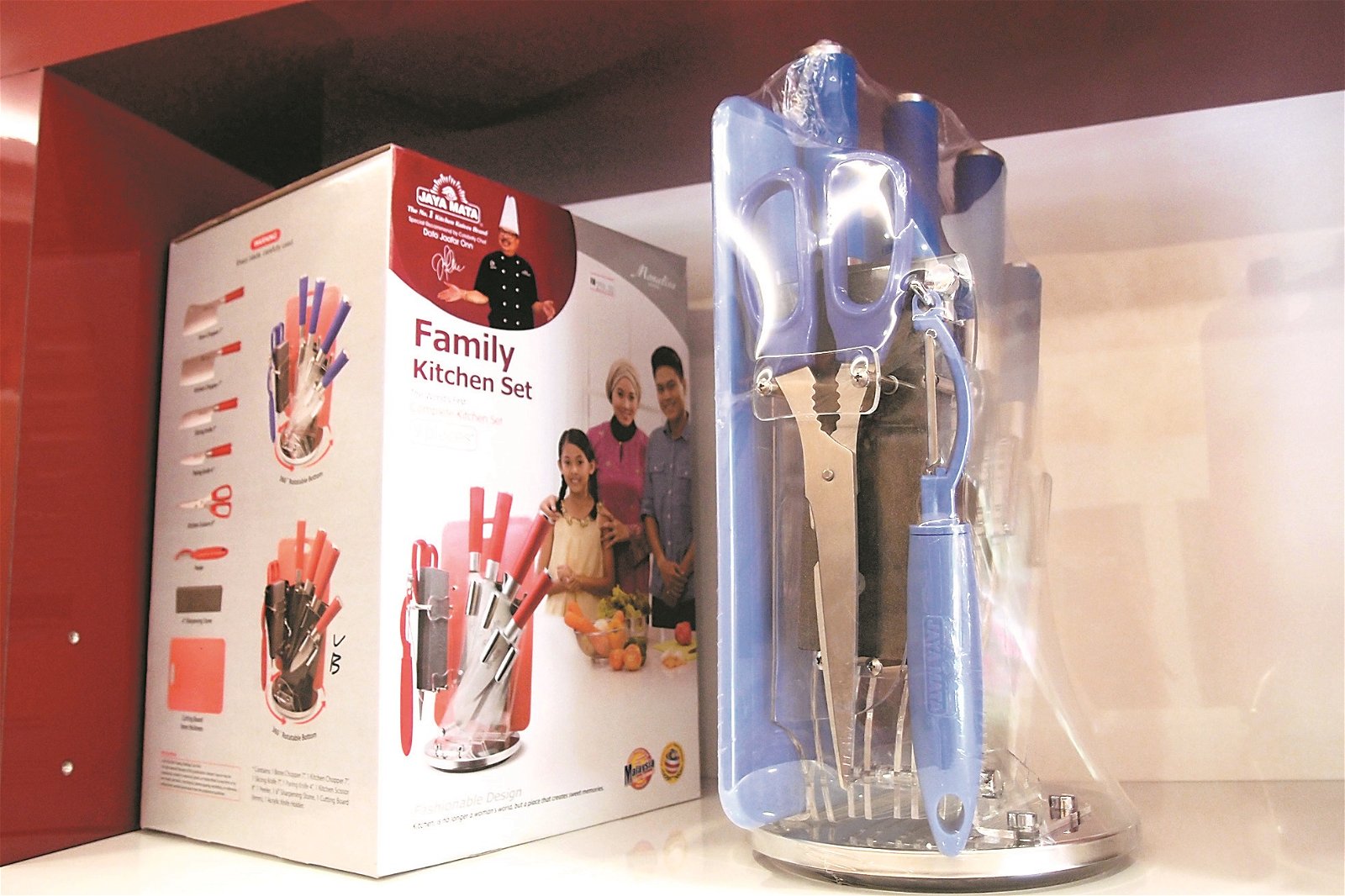 家庭套组刀具旨在鼓励一家在厨房煮食，拉近亲子关系。