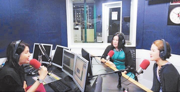 林紫霞经常受电台邀请上节目，与听众分享美容彩妆资讯。