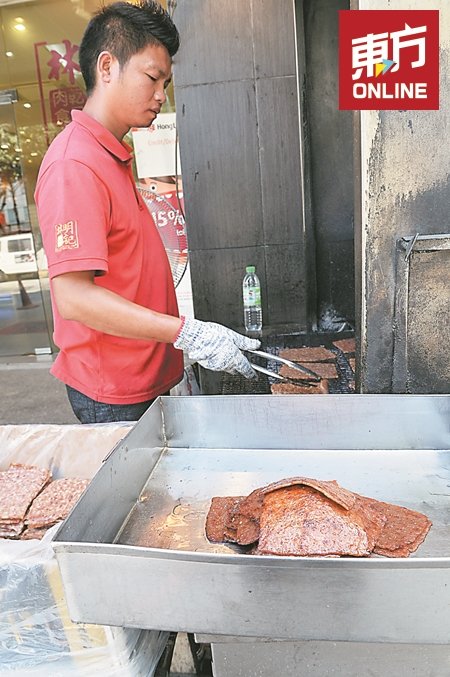 “林明记”多年以来，坚持火炭和人手烧烤方式，每日为顾客献上新鲜又美味的食品。