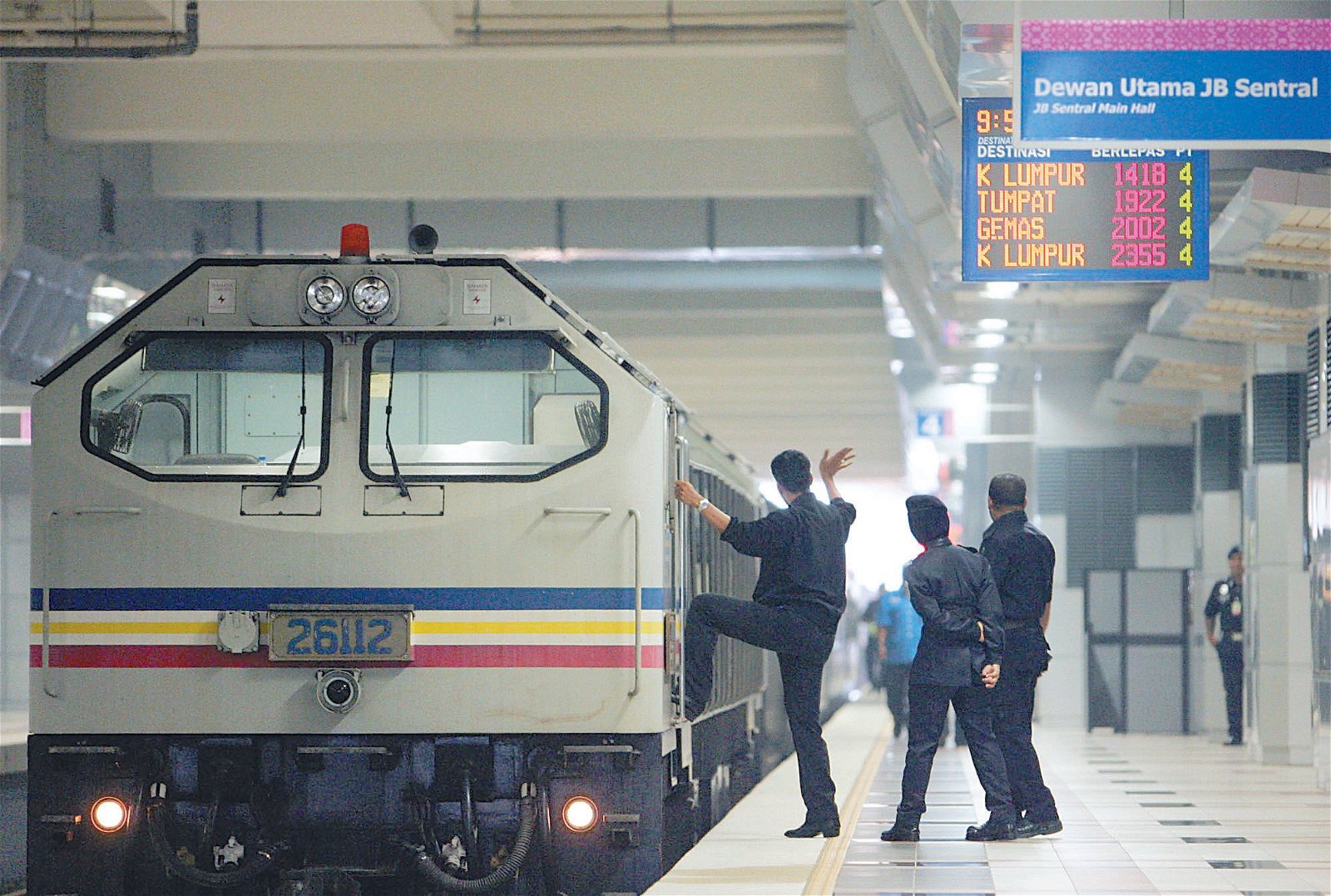 马来亚铁道公司自2015年7月起推出“地不佬短程火车”，以应付柔佛长堤的交通阻塞问题。（档案照）