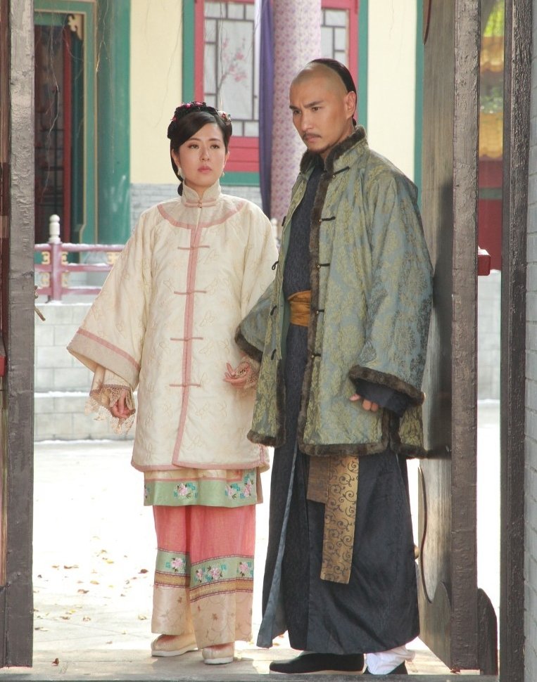 陈展鹏与唐诗咏为剧集《天命》拍摄一场感情戏。