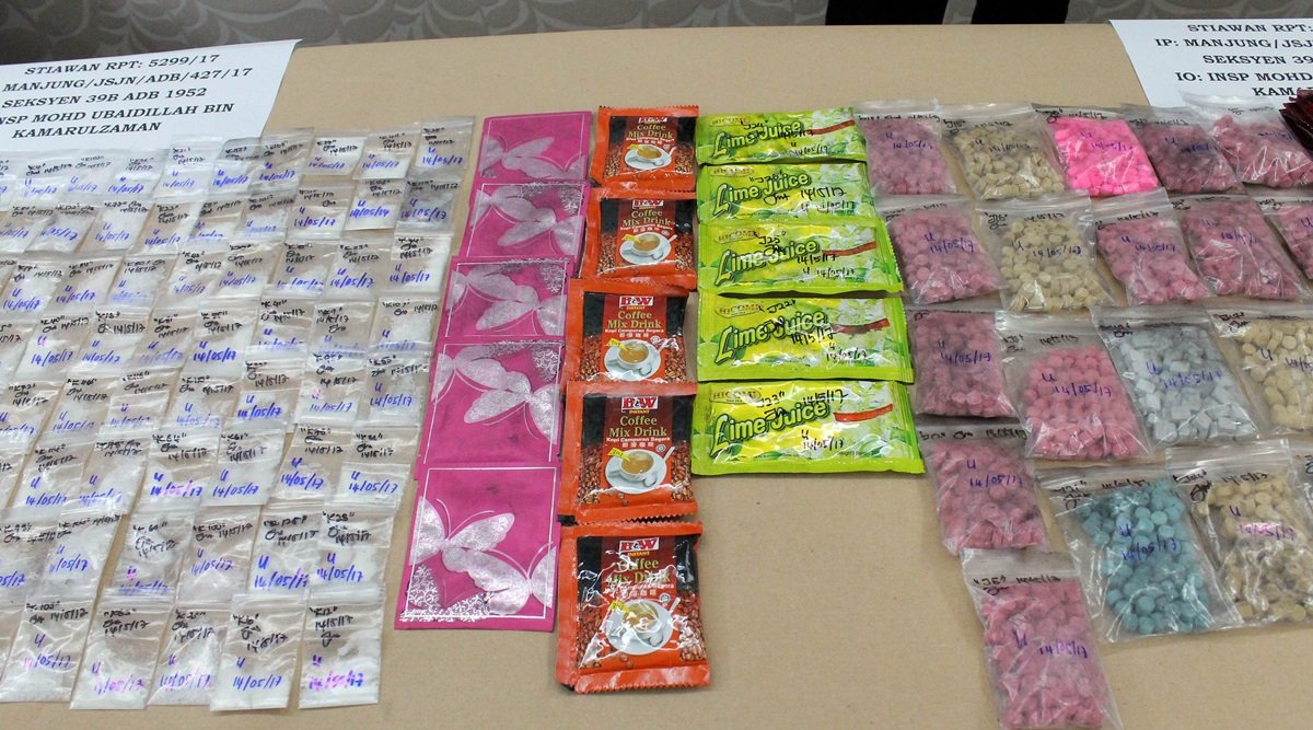 警方从斯里曼绒一间夜店搜出各种软性毒品，有些毒品更以3合1即溶咖啡及果汁来包装，企图掩人耳目。
