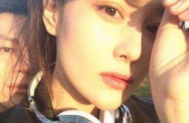 张馨予被爆在Instagram上传与李晨的合照。