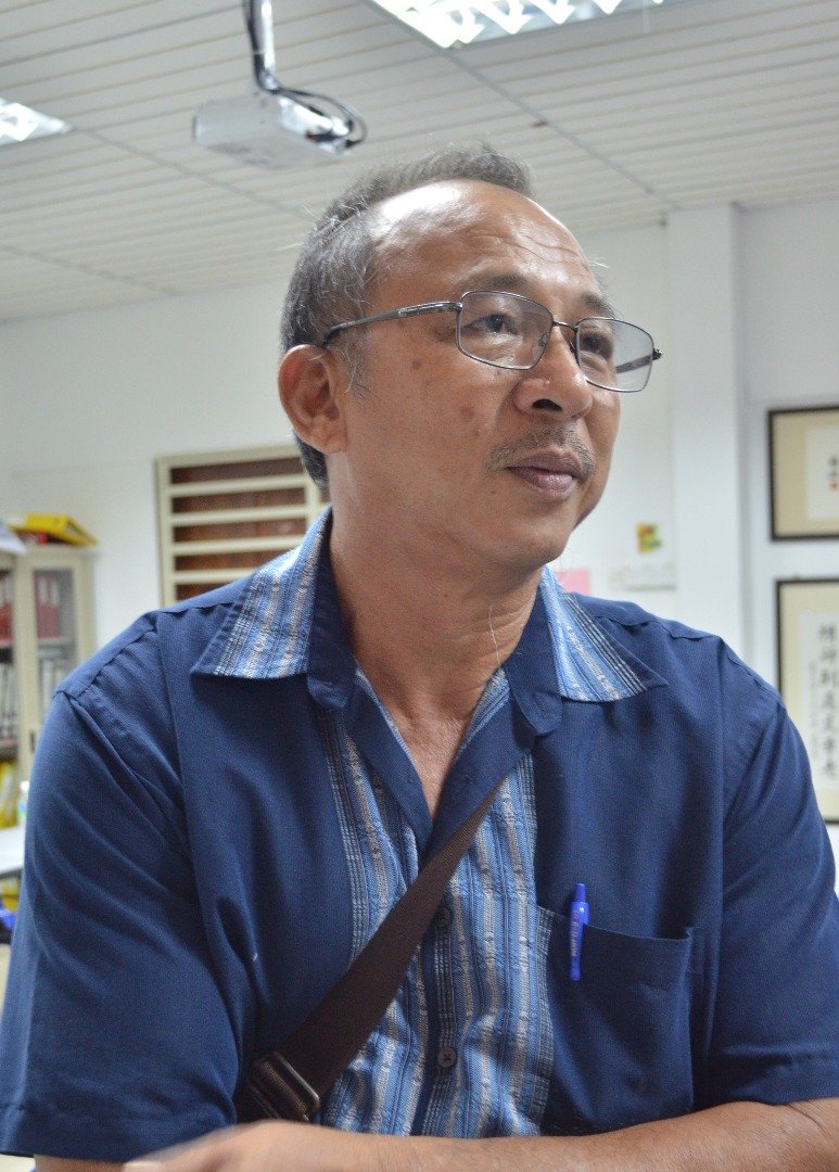 培华小学董事长王钦福投诉该校校长调动频密，影响该校行政工作。