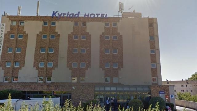 Kyriad酒店门前没停车位，游客要徒步行回酒店。