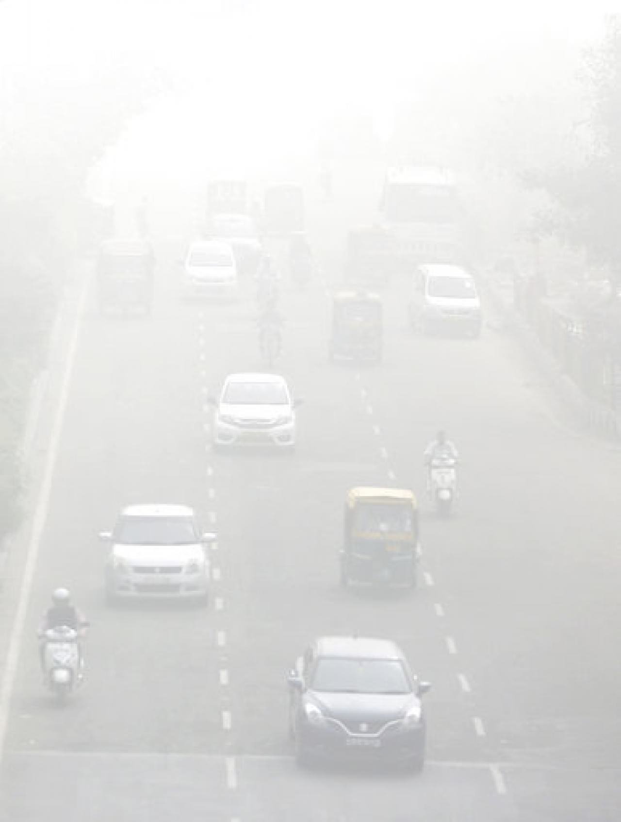 印度首都新德里近日被雾霾笼罩，德里首长凯杰里沃尔指该市形同一个“毒气室”，当局宣布学校停课至周日。