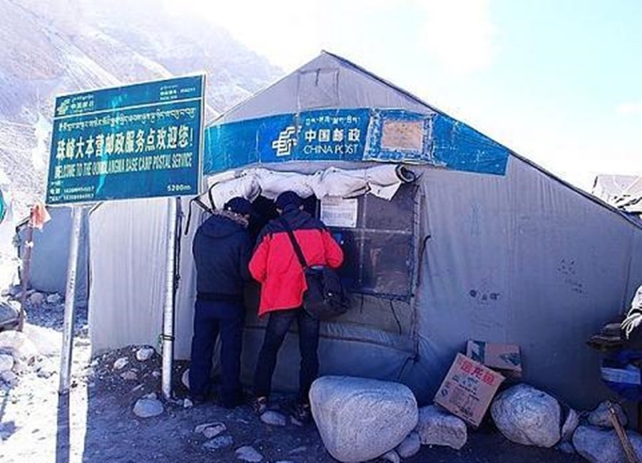 珠峰邮局原本只是帐篷搭建的邮局，直到去年才升格成正式邮局。