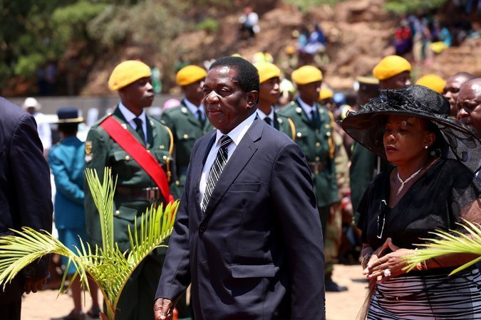 流亡南非前副总统姆南加古瓦将走马上任，暂代津巴布韦总统一职，到穆加贝原本任期结束。