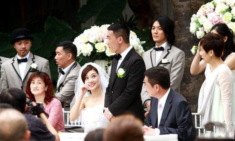 陈小春和应采儿2010年结婚。