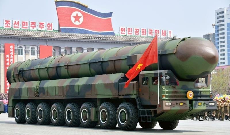 外界根据卫星图分析，认为朝鲜准备再次试射洲际导弹。这是今年4月15日朝鲜太阳节（已故领导人金日成诞辰）阅兵上，展示的洲际导弹。