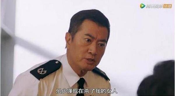 邓梓峰在近日播出的《使徒2》更是饰演黑警。