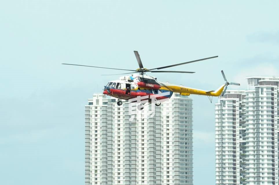 消拯局派出直升机支援搜救任务。