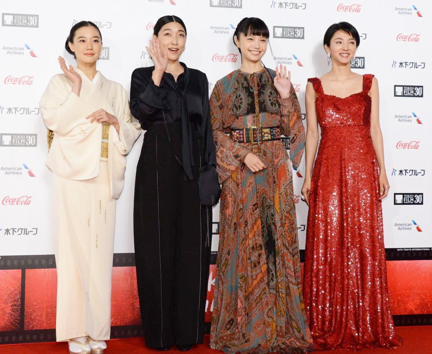 苍井优（左起）、安藤樱、宫崎葵和满岛光， 以“四大缪斯”的姿态亮相。