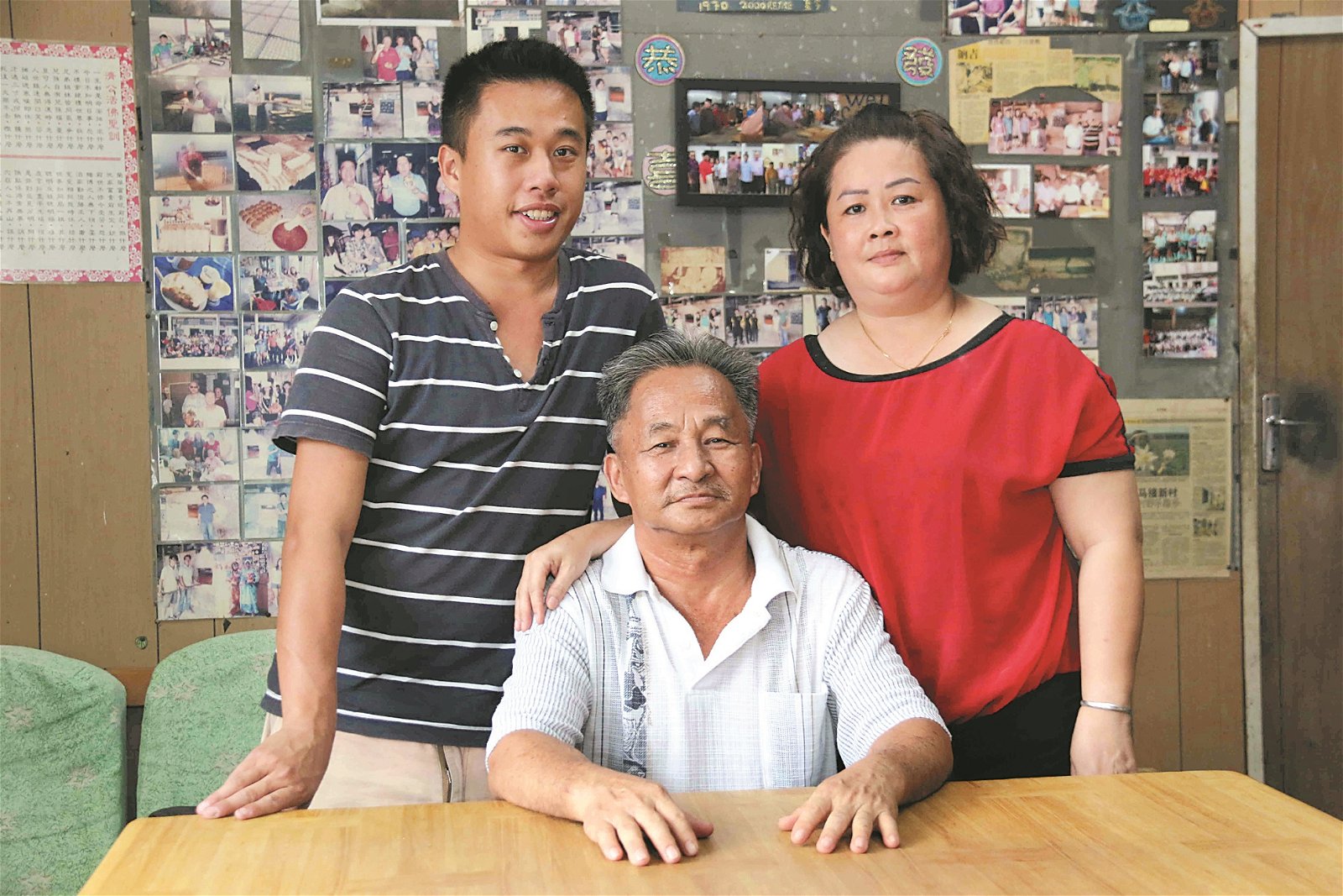 琼源香目前由儿子潘再辉（左起）、父亲潘家民及母亲陈梅英一家3口联手打理。