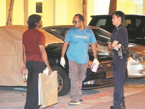 钱币兑换商阿里从机场一路被跟踪，回到阿裕尼弯的住家，在停车场遭9名男子抢劫。