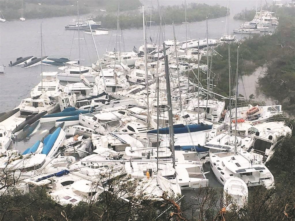 英国位于加勒比海的属地维京群岛，基础设施受到破坏，停泊在海边的船被吹上岸。根据官方消息，当地有4人遇难。