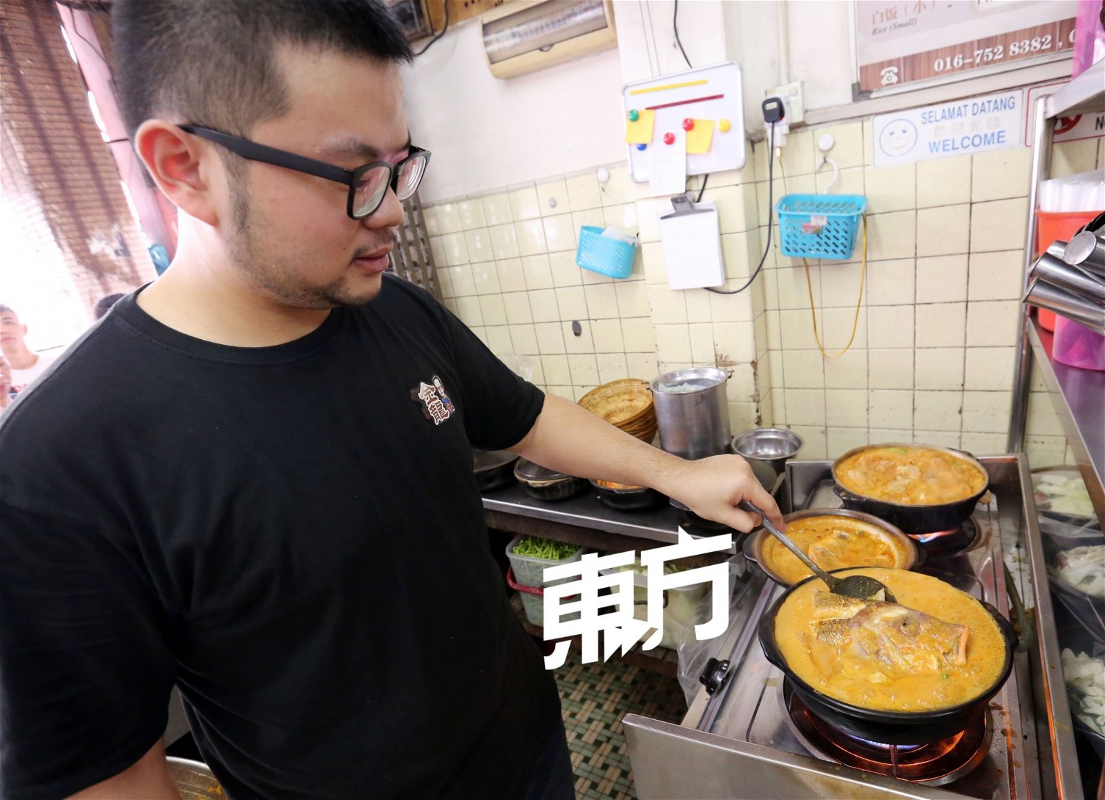 杨顺安传承父亲烹调咖喱鱼头的手艺，受到新国食客的喜爱，甚至不惜以翻倍的价格代购，以便在新加坡也可一藏美味的咖哩鱼头。