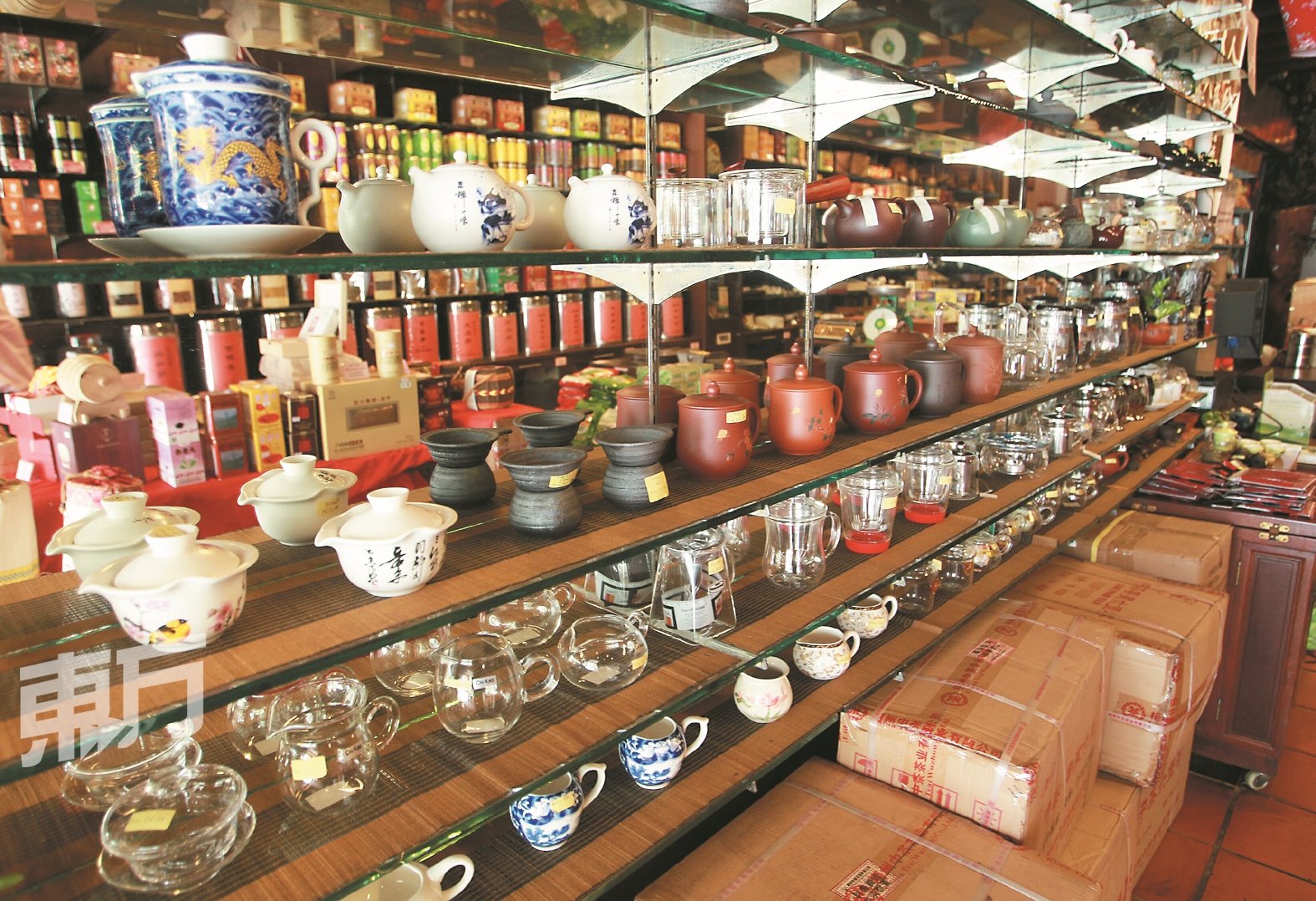 除了高品质和精美包装的茶叶，广汇丰也出售各式各样的精美茶具，琳琅满目的茶具任君挑选。