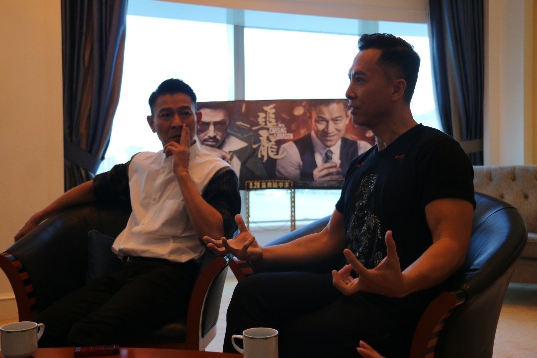 香港两大巨星刘德华和甄子丹出道35年来的首度携手合作出演电影《追龙》，两人互戴高帽盛赞对方，形容过 程中擦出不少火花。