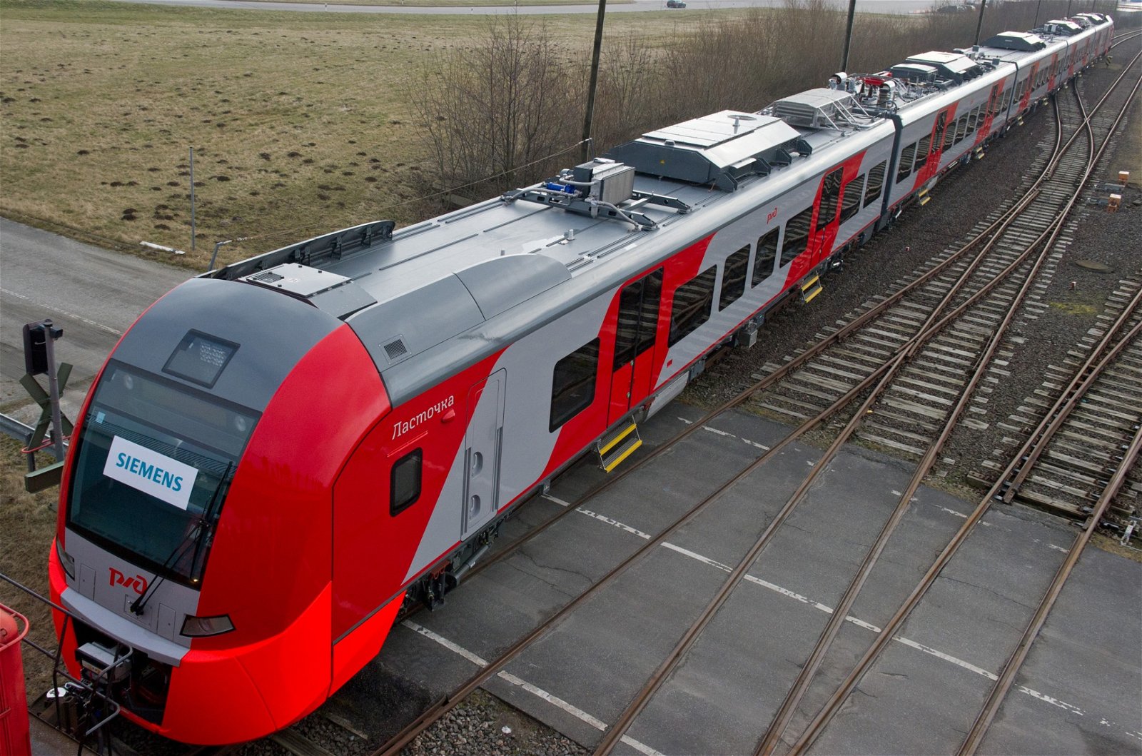 德国工业集团西门子和法国阿尔斯通合并双方铁路业务，以便更好地迎战中国中车的竞争。
