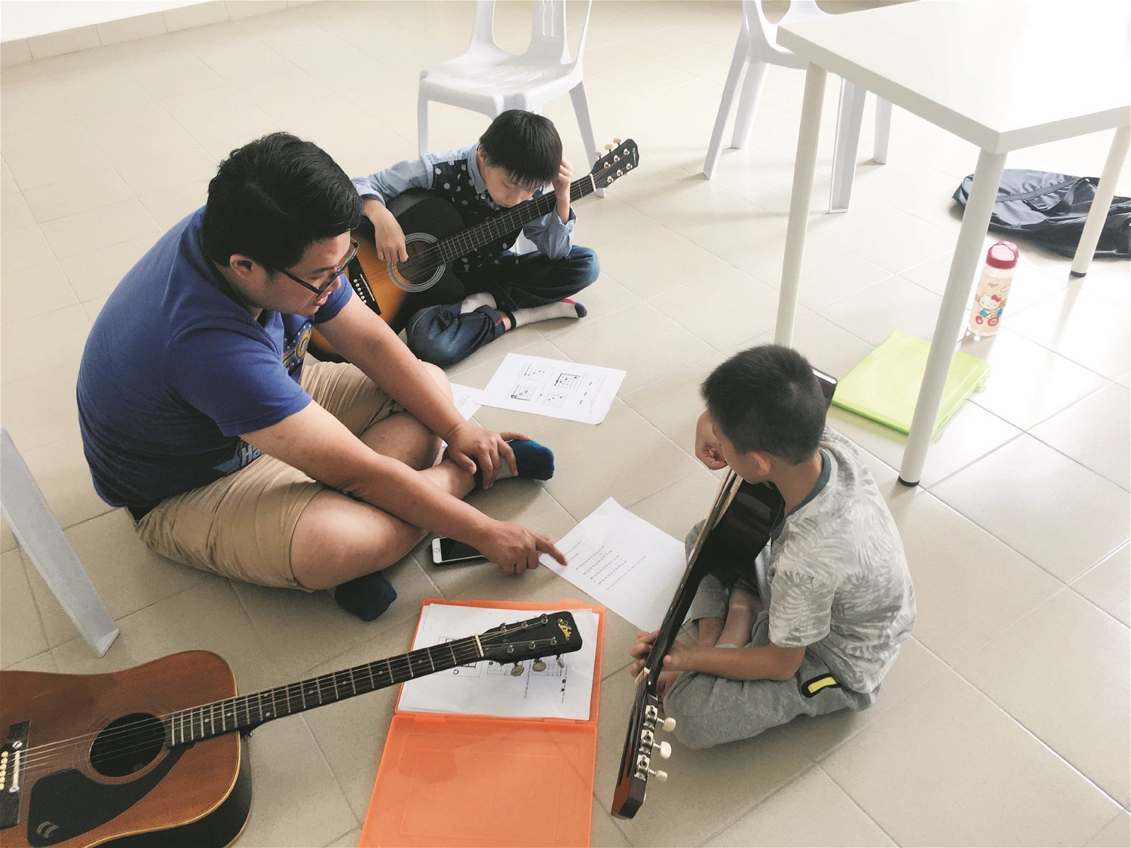 中心也提供免费的音乐班，启发小孩课余的学习兴趣。