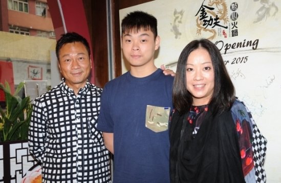 黎耀祥自爆留在香港工作，是为了见证儿子成长过程。