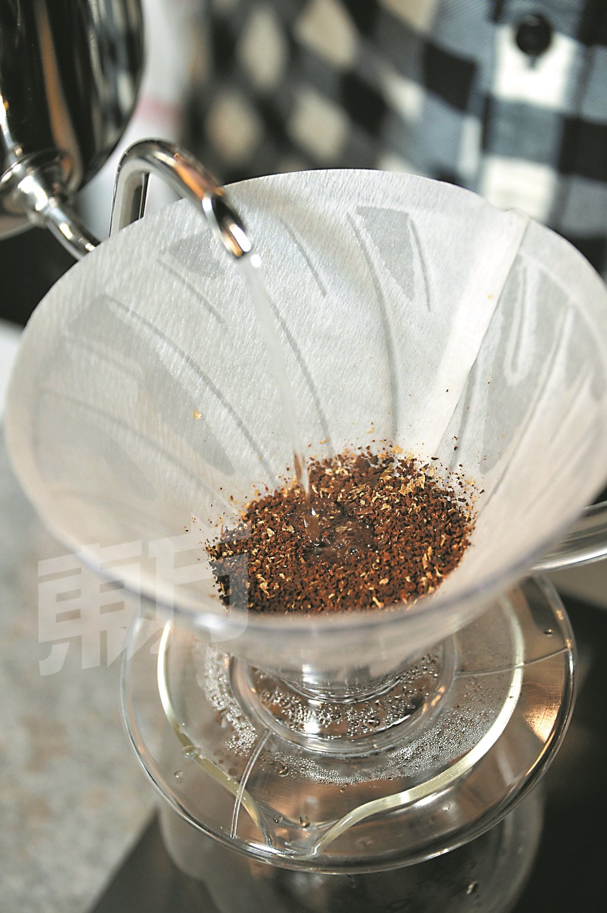 咖啡从生豆、烘焙、研磨、到冲泡，每一个阶段都会呈现不同的味道，所散发的香气也会跟著改变。（摄影：颜泉春）