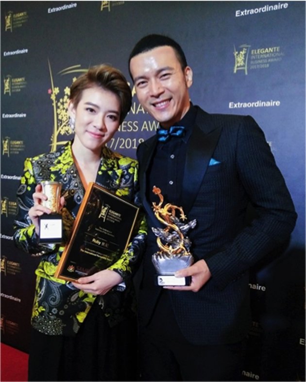 狄妃和叶剑锋在今年的“国际企爵2017/2018”上齐齐获得《最佳国际个人魅力奖》（The International Personality Award）。