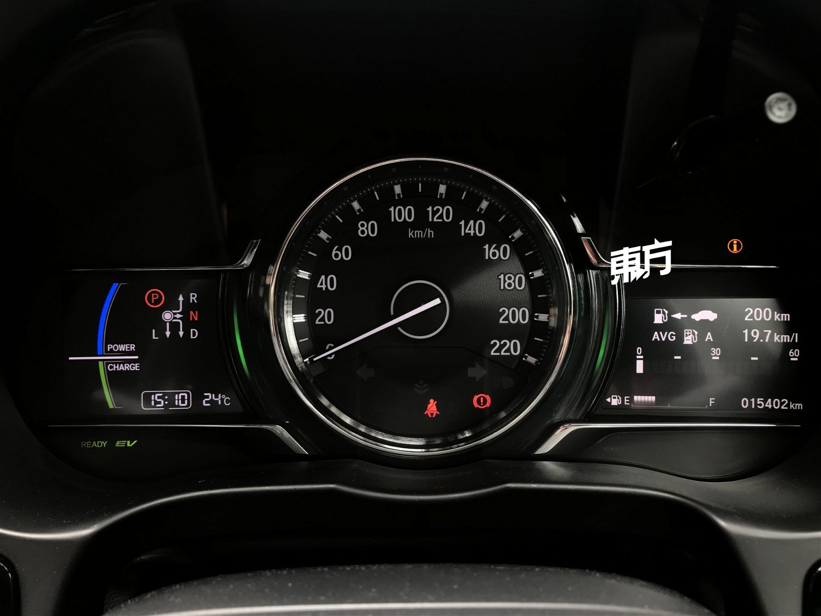▲City Hybrid配置汽油款所没有的彩色液晶多功能仪表显示屏，显示动力输出状态、油耗等讯息，充满运动感。