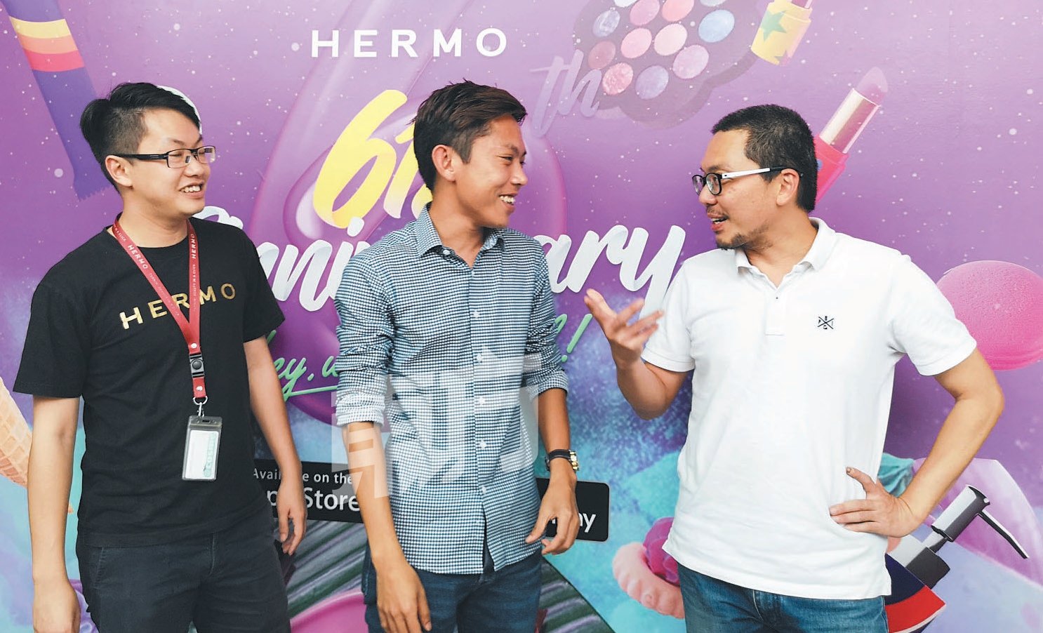 蔡昇益（中）与张保顺（左起）及莫钧雄3名合伙人，互相扶持在电子商务平台闯出一片天。