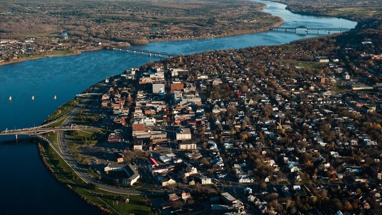 弗瑞德里克顿巿（Fredericton）有大约5万6000人口。
