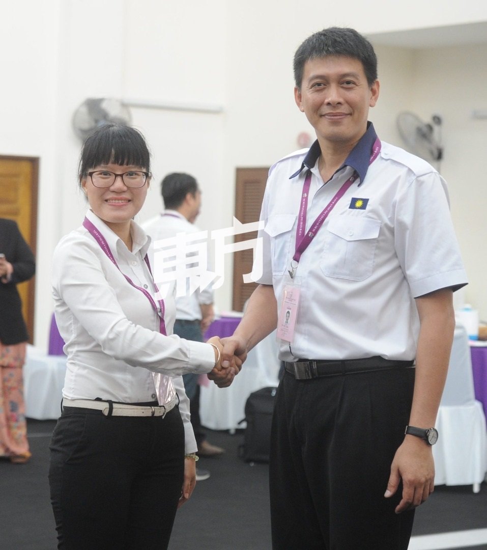 王诗棋（左起）和陈志忠正式成为无拉港补选候选人。