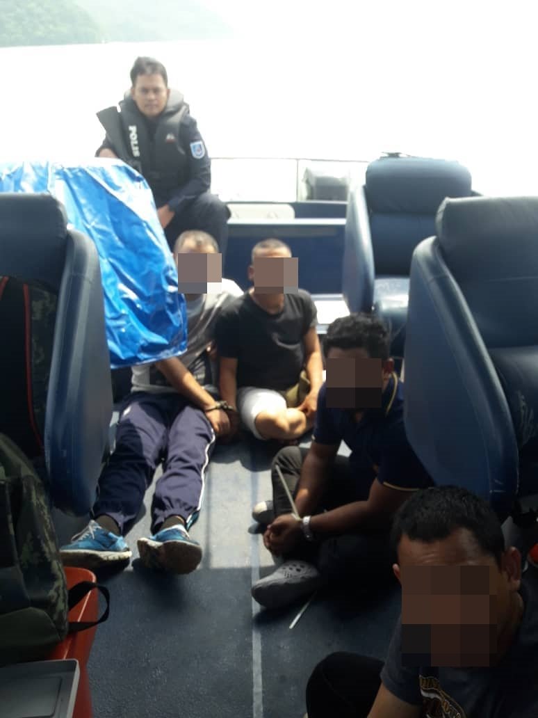 大马水警与泰国海盗在海上追逐20分钟后，成功逮捕4名嫌犯。