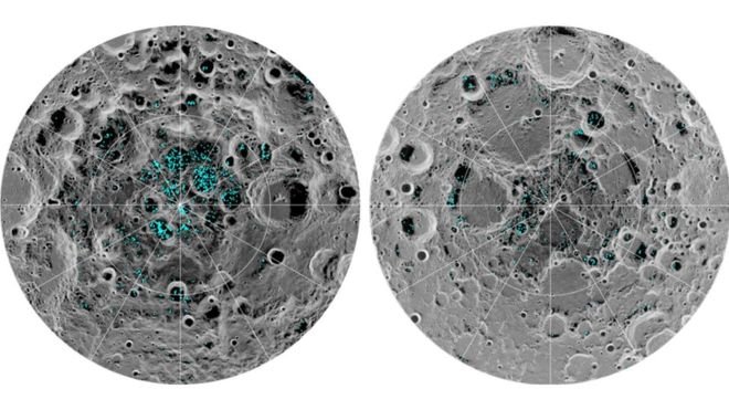 在月球南极（左图），水冰集中在非常寒冷又黑暗的陨石坑中，在月球北极（右图），水冰分布则显得稀疏但广泛。