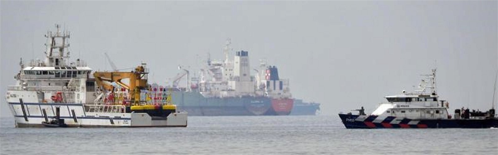 马来西亚建议马新两国停止在争议海域派遣船只，新加坡外交部表示对此不予采纳。