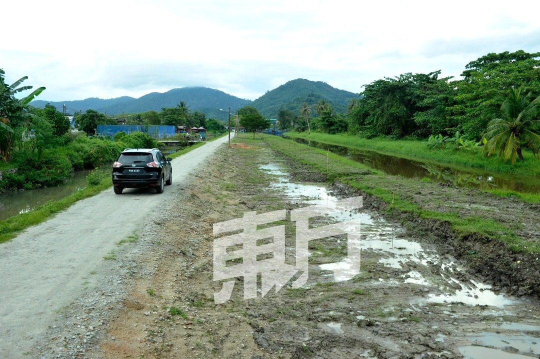 浮罗山背峇眼双溪槟榔至浮罗勿洞正在兴建一条10.2公里长的道路，目前的工程进展为7%，预计可在2021年竣工。（摄影：蔡开国）