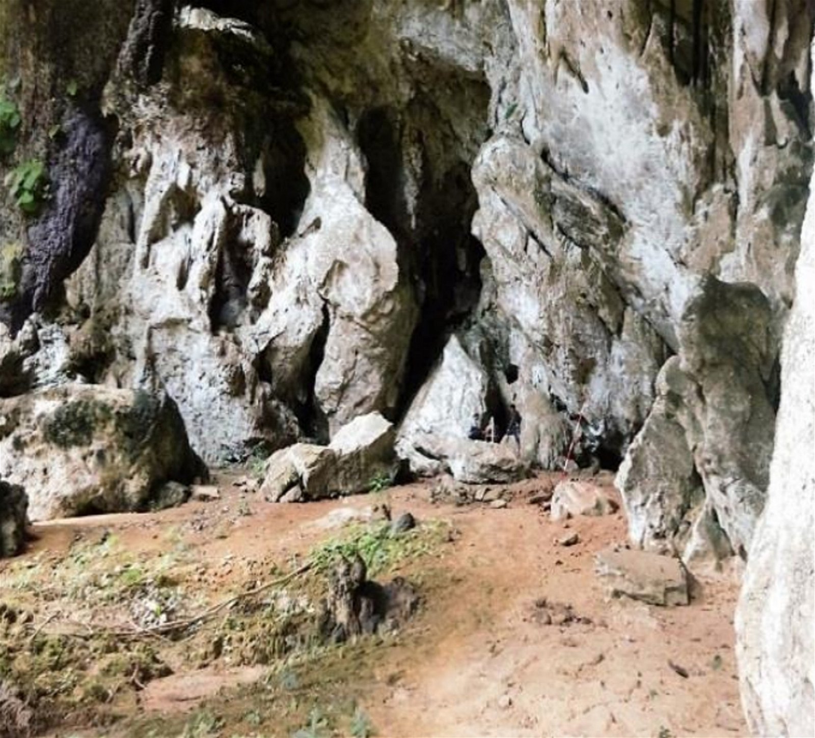 发现人类骸骨的查湾洞，位于吉兰丹能吉利河（Nenggiri River）附近。