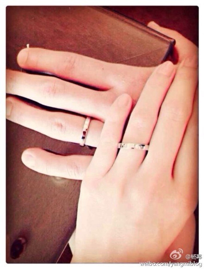 有杨幂粉丝指，刘愷威送给杨幂的结婚戒指尺寸根本不对。