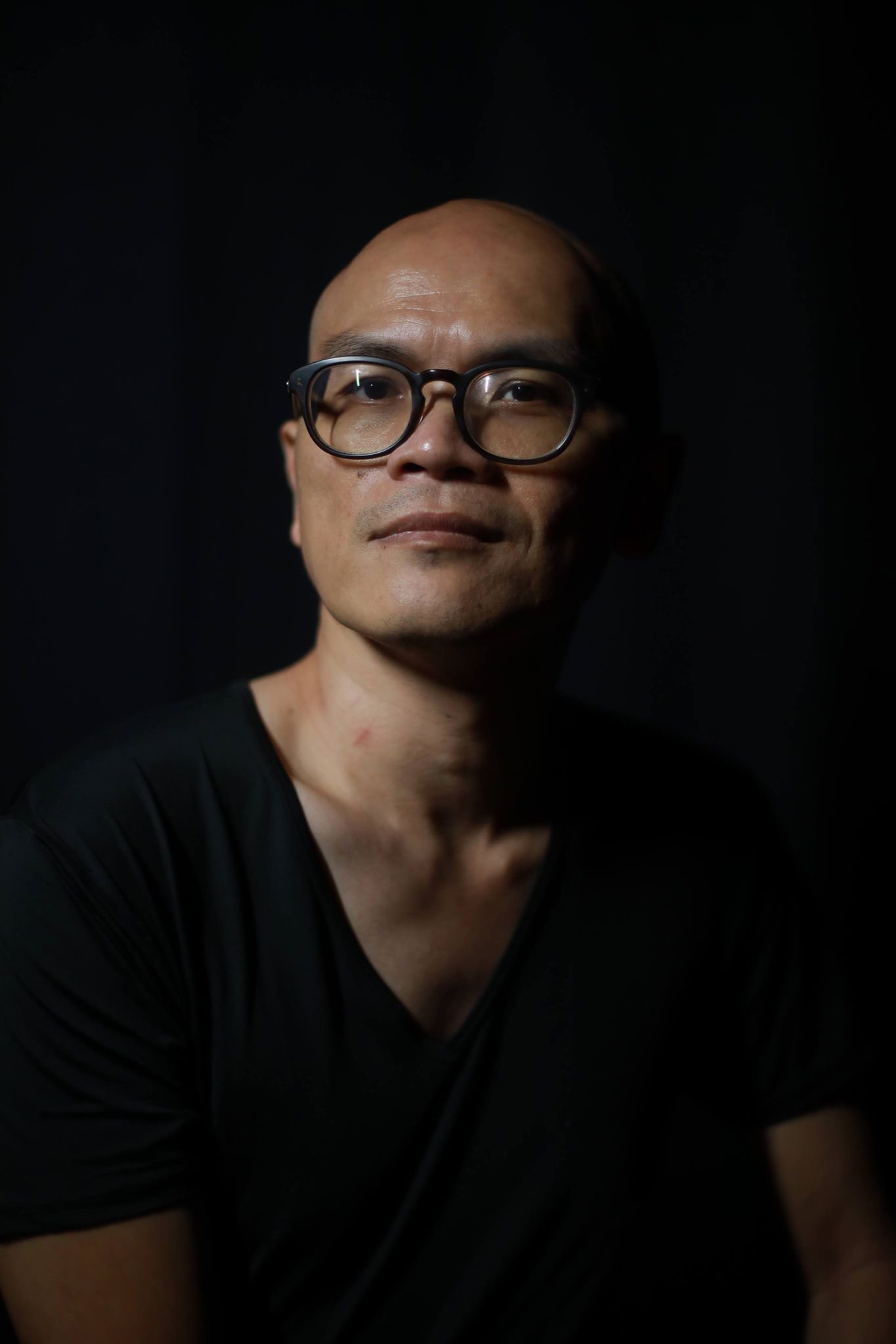 陈伟光是假牙“诗迷”，透过有人出版社取得授权改编后，他带著假牙的祝福实现了自己的愿望。