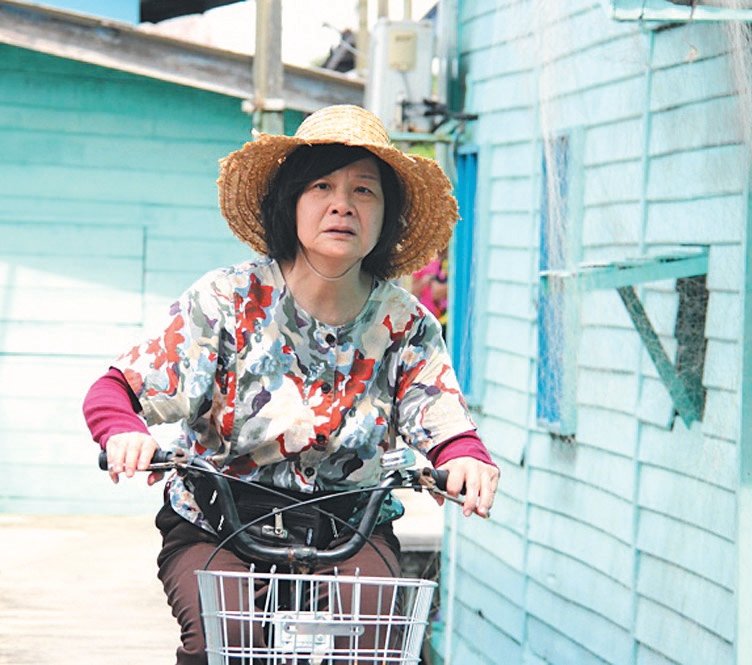电视剧《逆光成长》中香港资深演员罗冠兰挑战饰演文盲村妇，剧情以特殊儿童、叛逆未婚妈妈为主轴，播出时创下高收视，口碑唱佳。