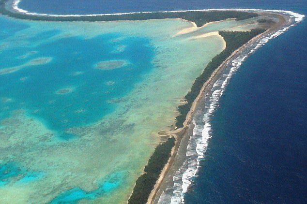吐瓦鲁是由环形珊瑚岛群组成的岛国。