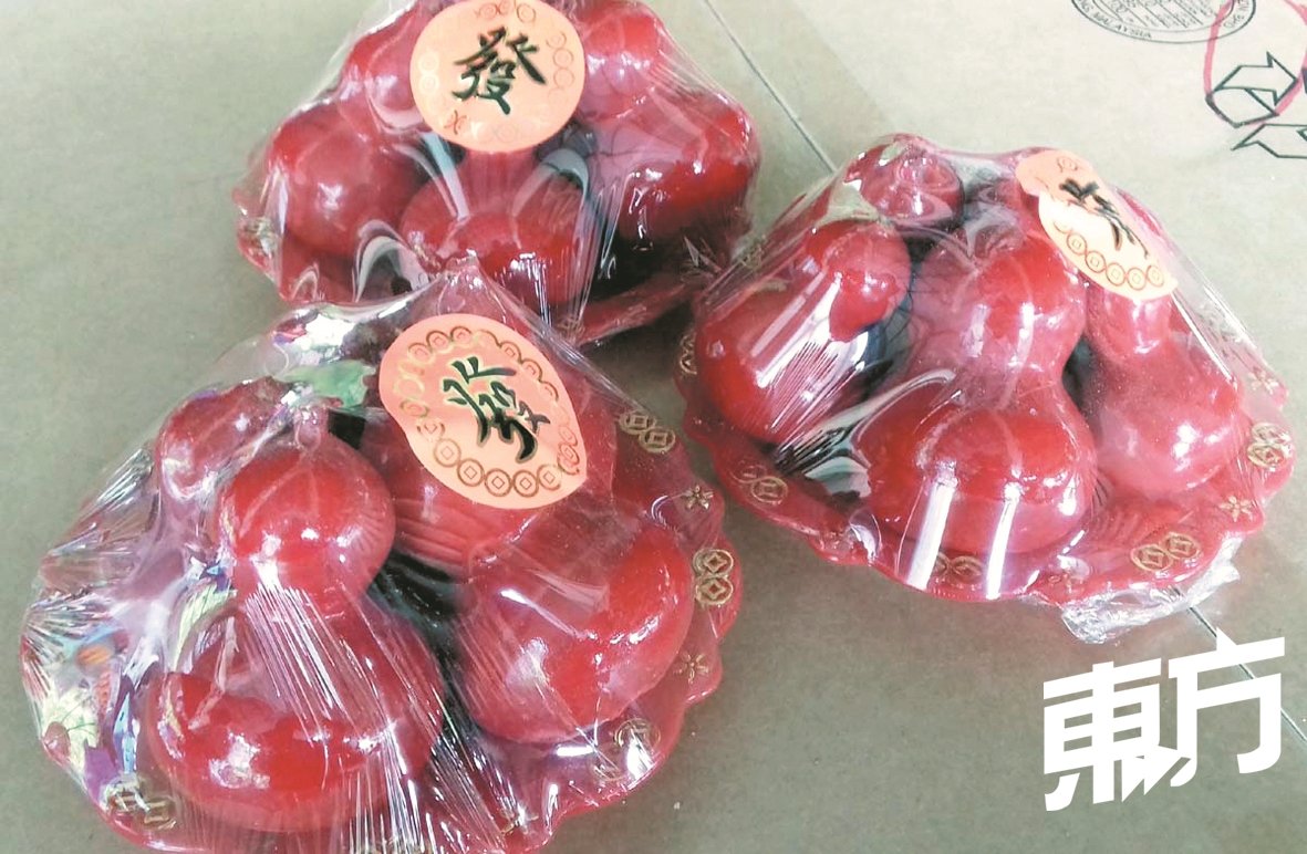 果农洪增炼从台湾引进2寸大的迷你葫芦，并包装成5个一盘，于今年首次推出市场，反应不俗。