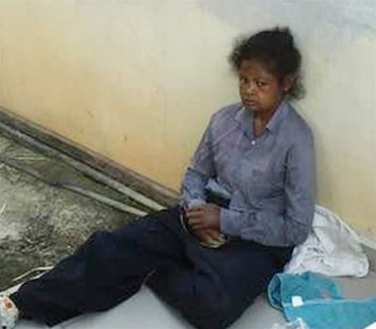 印尼女佣安德丽娜疑遭雇主虐待，被送往医院后不治身亡。