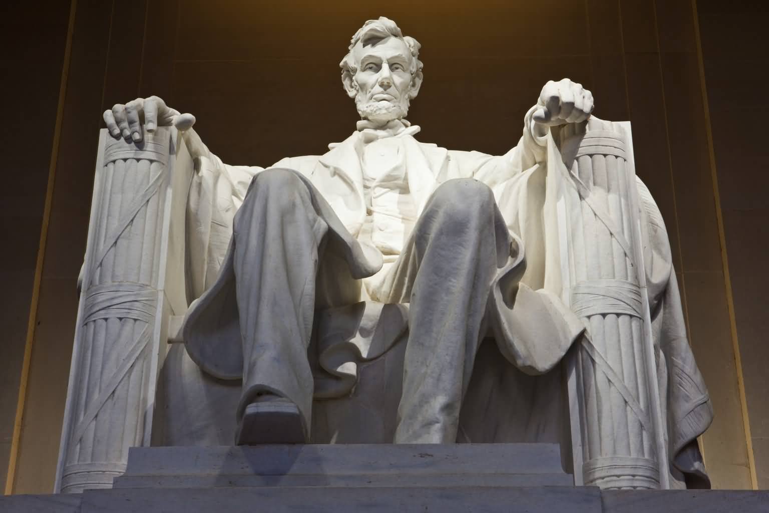 美国史上最伟大总统，亚伯拉罕林肯蝉联第一。图为林肯纪念堂林肯坐像。