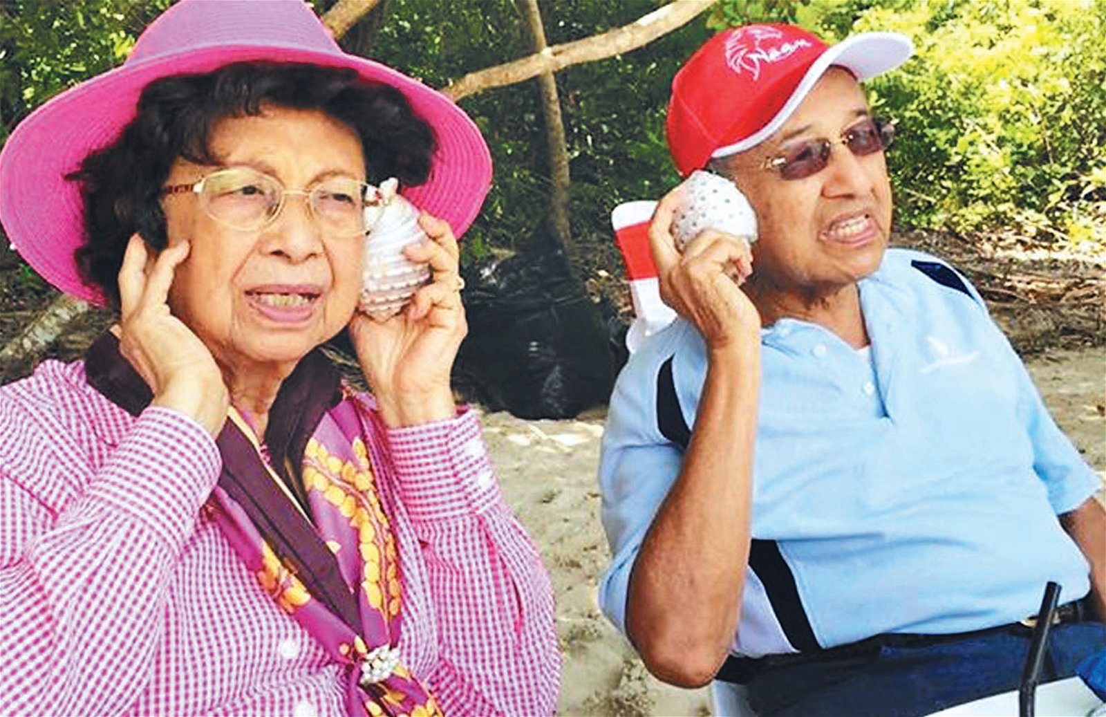 前首相敦马哈迪夫妇结婚逾62年仍然恩爱如初，两位老人家不仅经常“放闪”，还有许多逗趣的可爱举止。