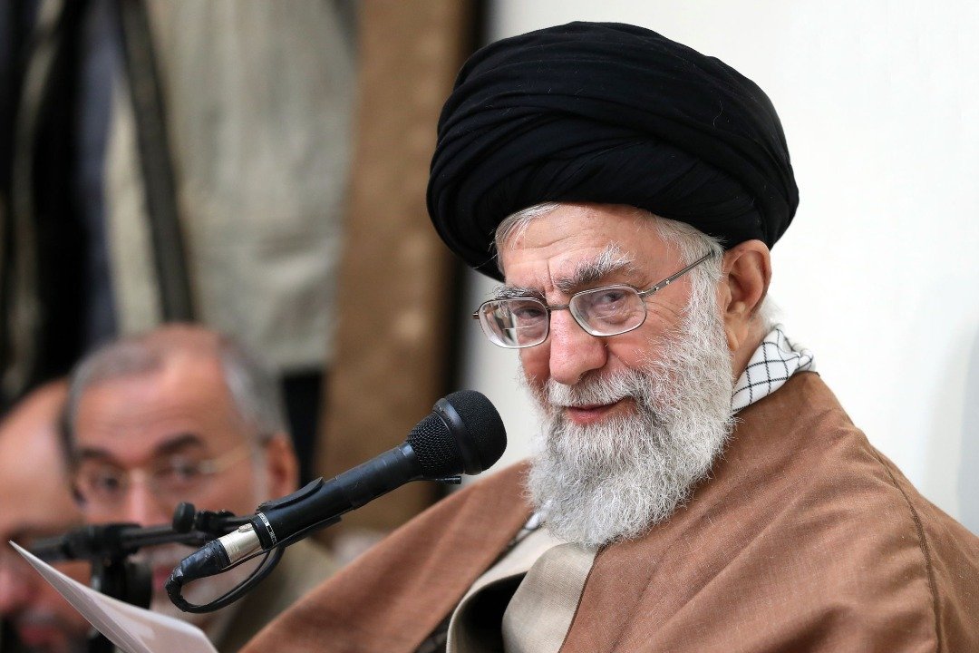伊朗最高精神领袖哈梅内伊周二首次开腔评论示威，指骚乱是伊朗的敌人幕后指使，但未指名道姓敌人是谁。