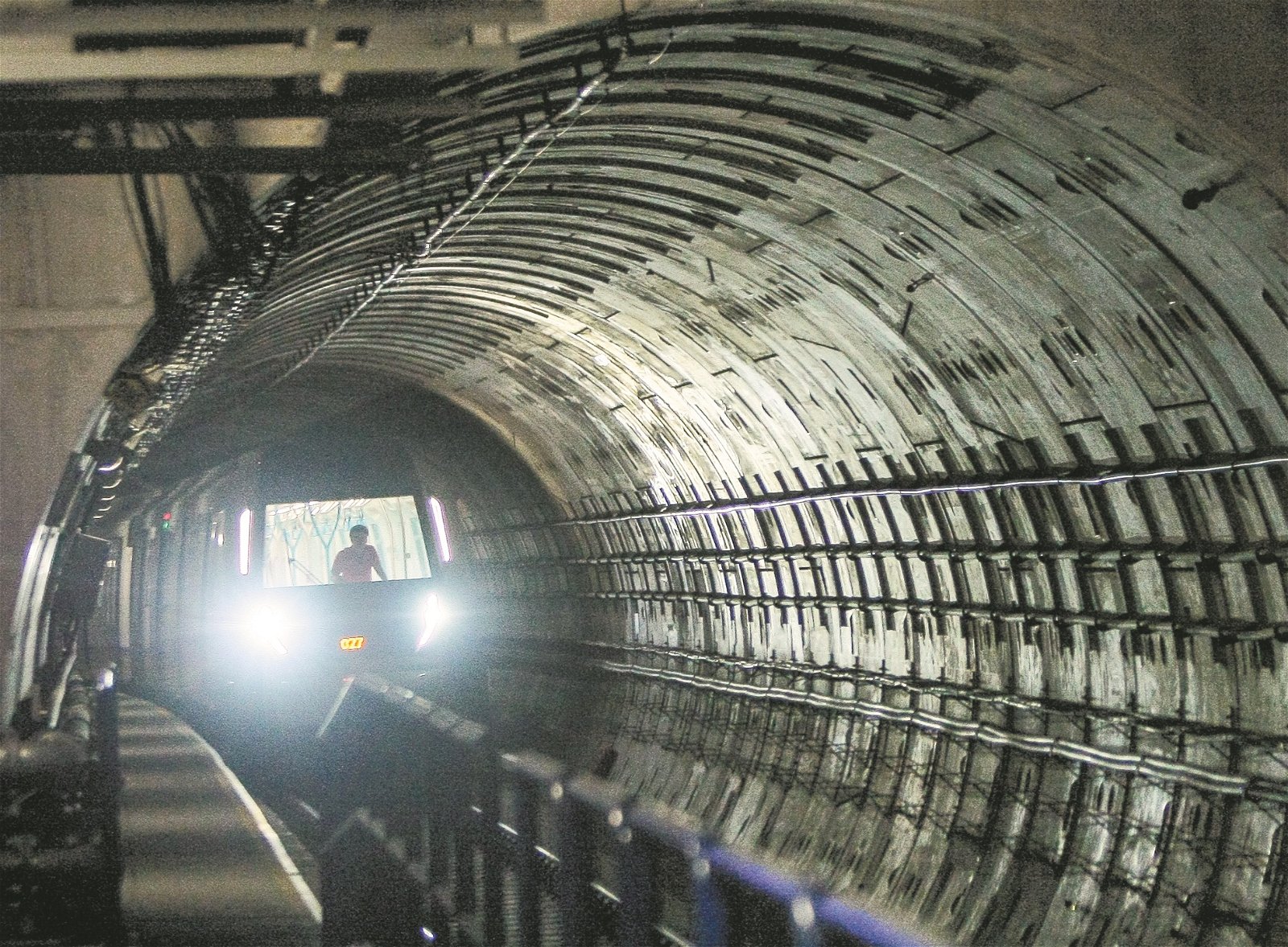 第三捷运（环线）的80%路线属地下隧道，沿著隆市中心外围地区，衔接巴生谷所有铁路公交系统。